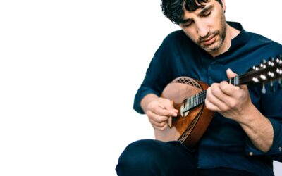 Tra musica popolare e suoni klezmer, il terzo appuntamento di “Solisti d’Orchestra” il 14 marzo al Teatro Fraschini di Pavia con il mandolinista  israeliano  AVI AVITAL